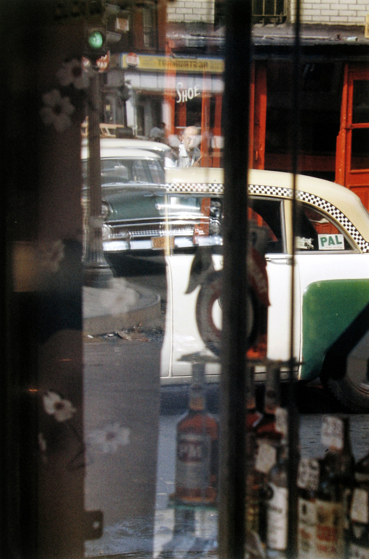 Saul Leiter, Taxi, 1954, Howard Greenberg gallery, 2019